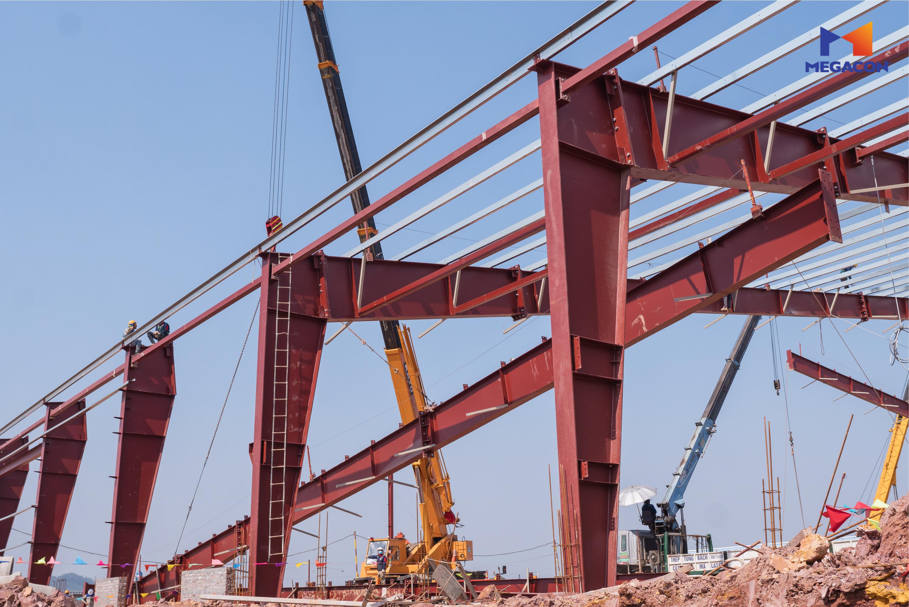 MEGACON lắp dựng kết cấu thép Block 4A khẩu độ 75m tại dự án Trung tâm công nghiệp GNP Yên Bình 2